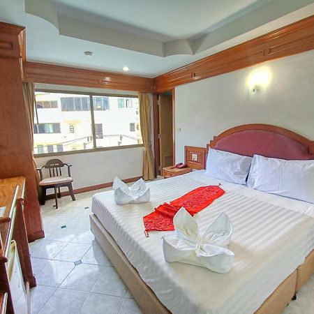 Black Pearl Patong Beachfront Exterior photo