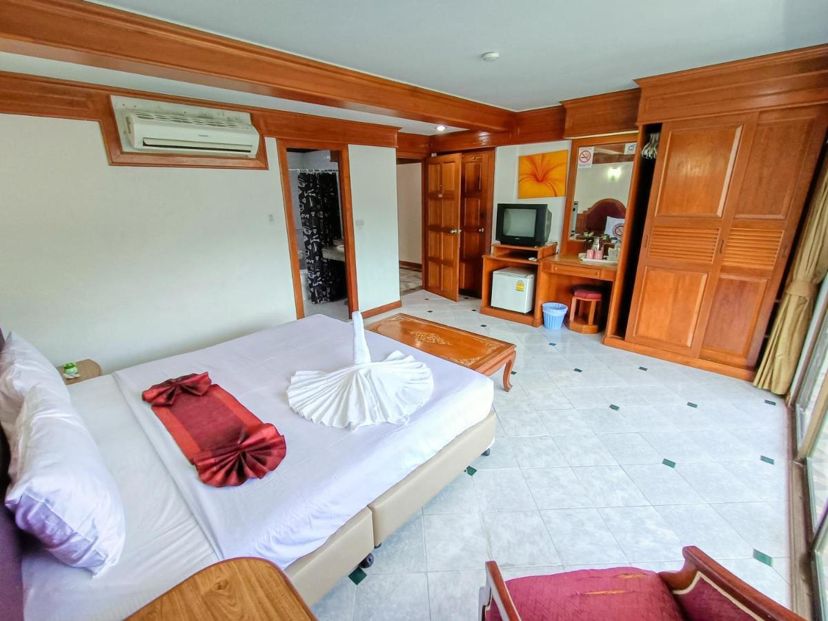 Black Pearl Patong Beachfront Exterior photo