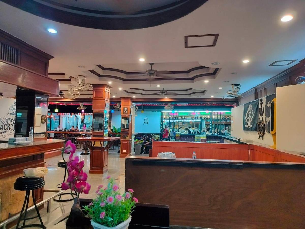 Black Pearl Patong Beachfront Exterior photo